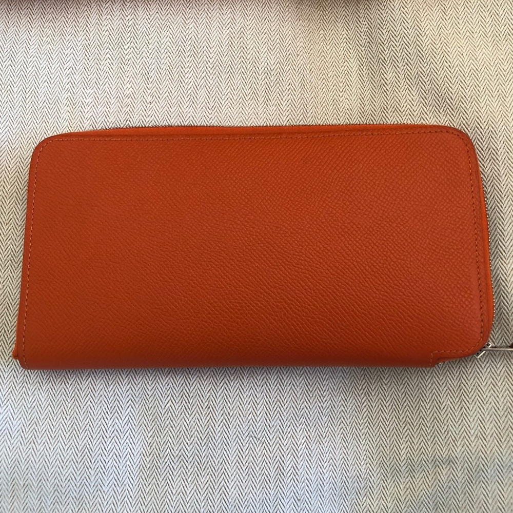 AUTHENTIC !!!  EXCELLENT!!!! HERMES Epson Silk Wallet Feu Mangue